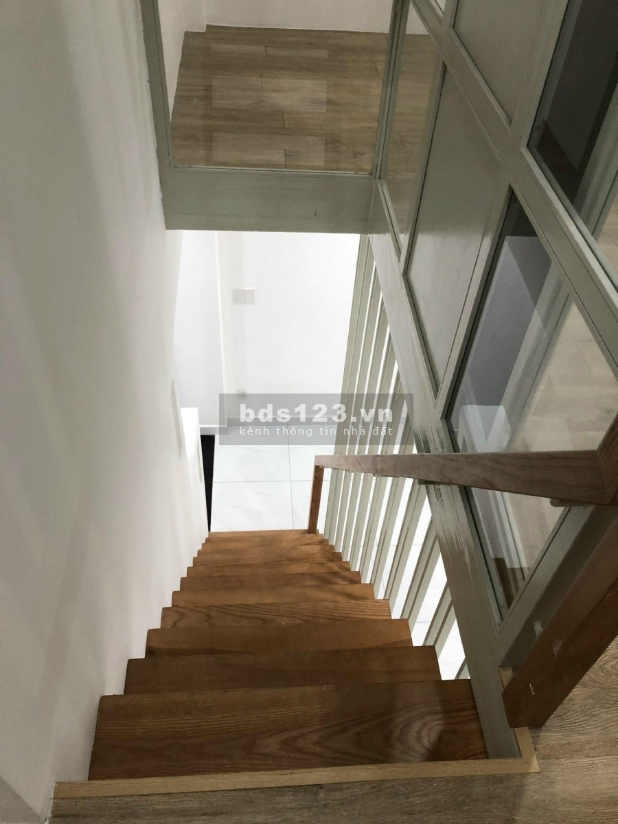 Bán gấp nhà quá đẹp chiều ngang 4.5m, Lê Quang Định, dtsd 45m2, giá chỉ hơn 4 tỷ, sổ sẵn