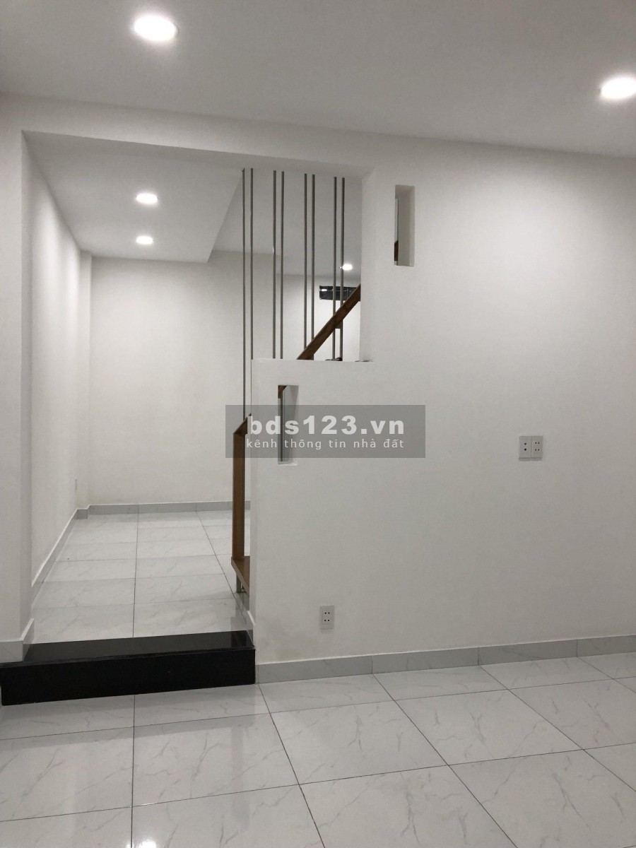 Bán gấp nhà quá đẹp chiều ngang 4.5m, Lê Quang Định, dtsd 45m2, giá chỉ hơn 4 tỷ, sổ sẵn