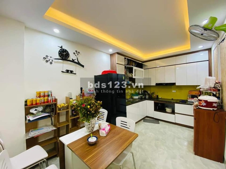 Bán nhà nguyên căn mới xây, diện tích 45m2, đúc 5 tầng, giá bán 4 tỷ, sổ đỏ nở hậu