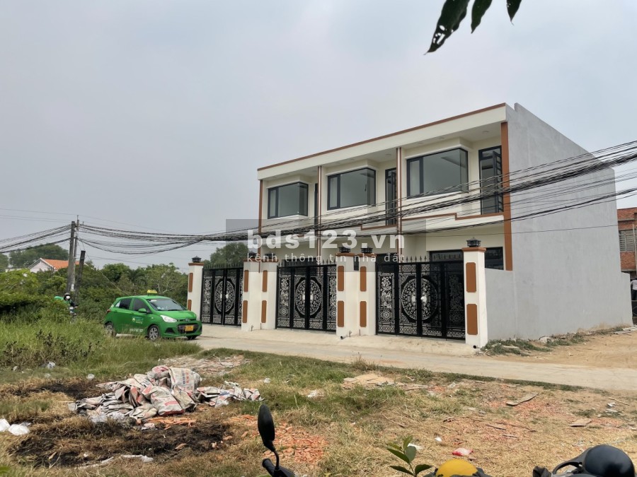 Bán nhà nguyên căn giá rẻ sổ hồng riêng bao sang tên công chứng trong ngày, khu an ninh, yên tĩnh