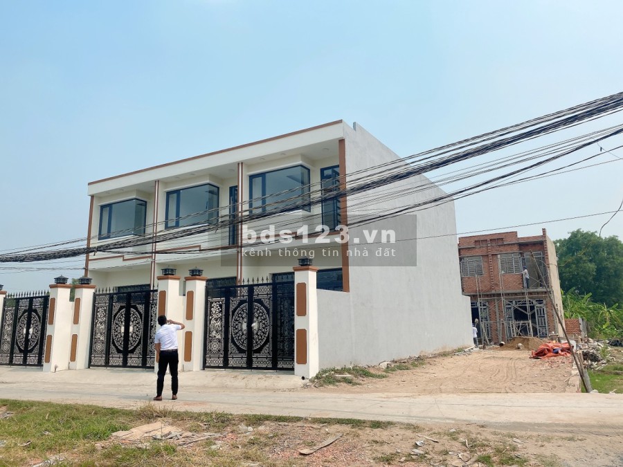 Bán nhà nguyên căn giá rẻ sổ hồng riêng bao sang tên công chứng trong ngày, khu an ninh, yên tĩnh