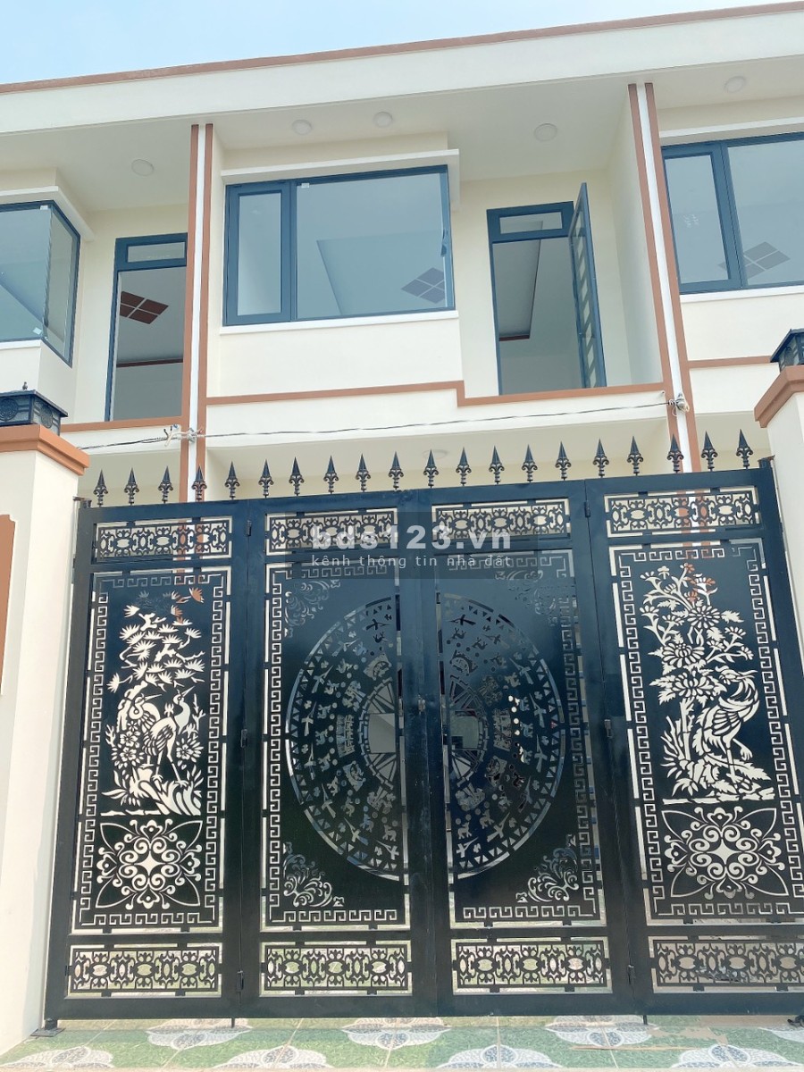 Bán nhà nguyên căn giá rẻ sổ hồng riêng bao sang tên công chứng trong ngày, khu an ninh, yên tĩnh