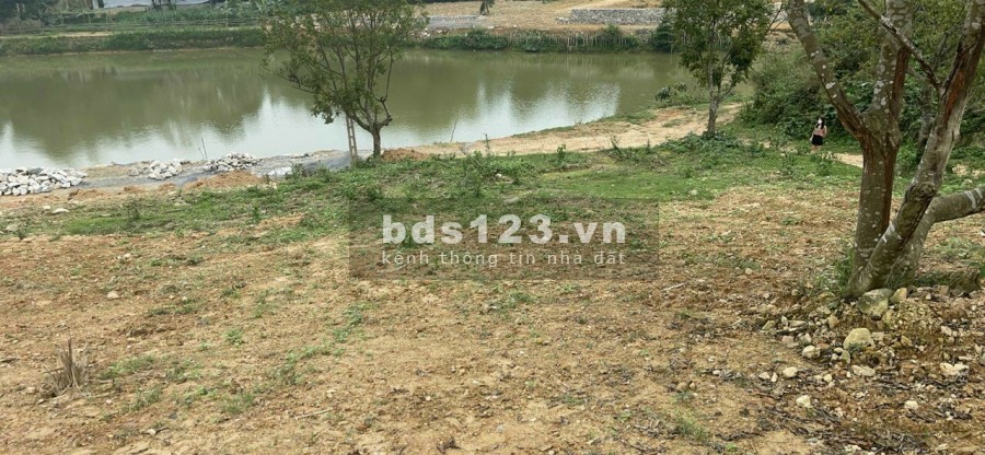 Cần bán gấp 1250m có 200m thổ cư còn lại đất vườn bám hồ Đồng Chanh, Lương Sơn HB