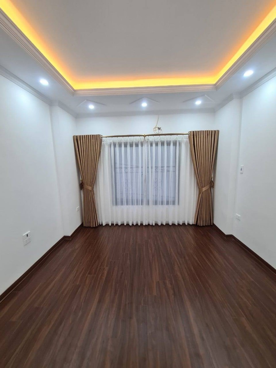 Giảm sâu Bồ Đề Long Biên 40m 5 tầng mặt tiền 5 giá bán nhỉnh 3 tỷ ở ngay, thương lượng