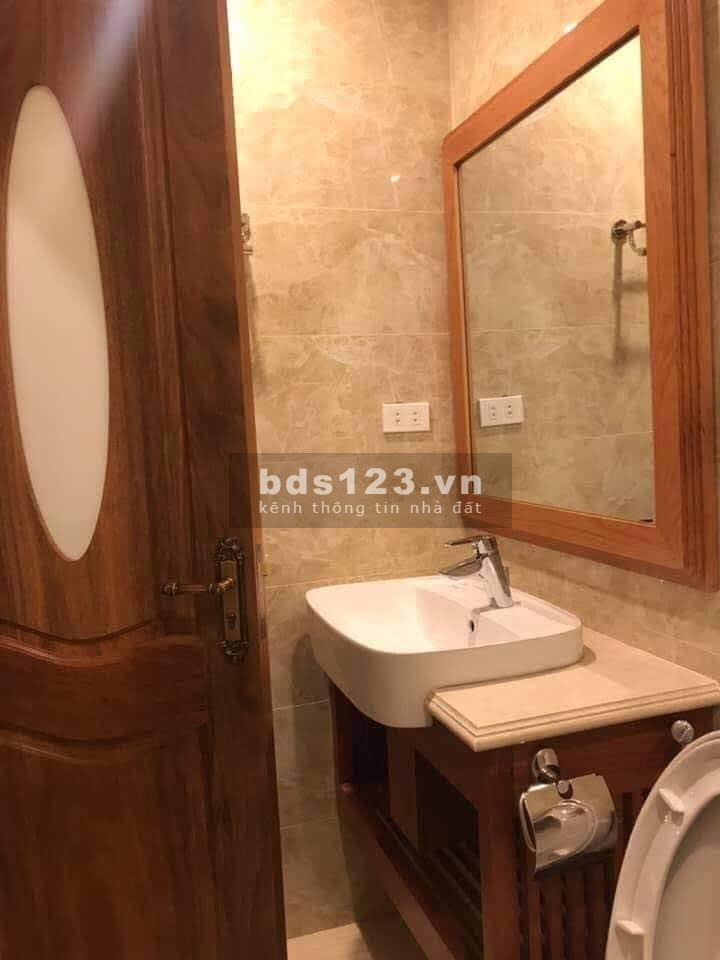 Siêu phẩm Xuân La dt 45m2, nội thất gỗ tự nhiên ô tô đậu trước nhà sổ đỏ chính chủ, thương lượng