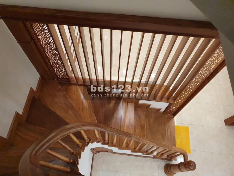 Siêu phẩm Xuân La dt 45m2, nội thất gỗ tự nhiên ô tô đậu trước nhà sổ đỏ chính chủ, thương lượng
