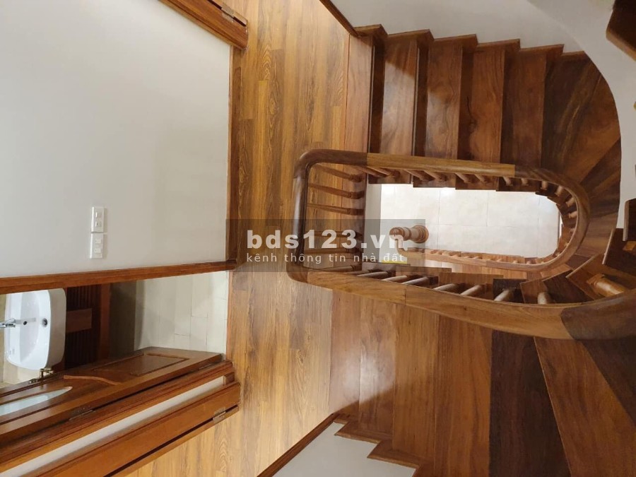 Siêu phẩm Xuân La dt 45m2, nội thất gỗ tự nhiên ô tô đậu trước nhà sổ đỏ chính chủ, thương lượng