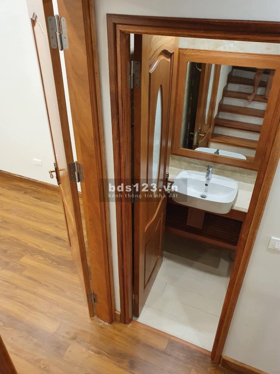 Siêu phẩm Xuân La dt 45m2, nội thất gỗ tự nhiên ô tô đậu trước nhà sổ đỏ chính chủ, thương lượng