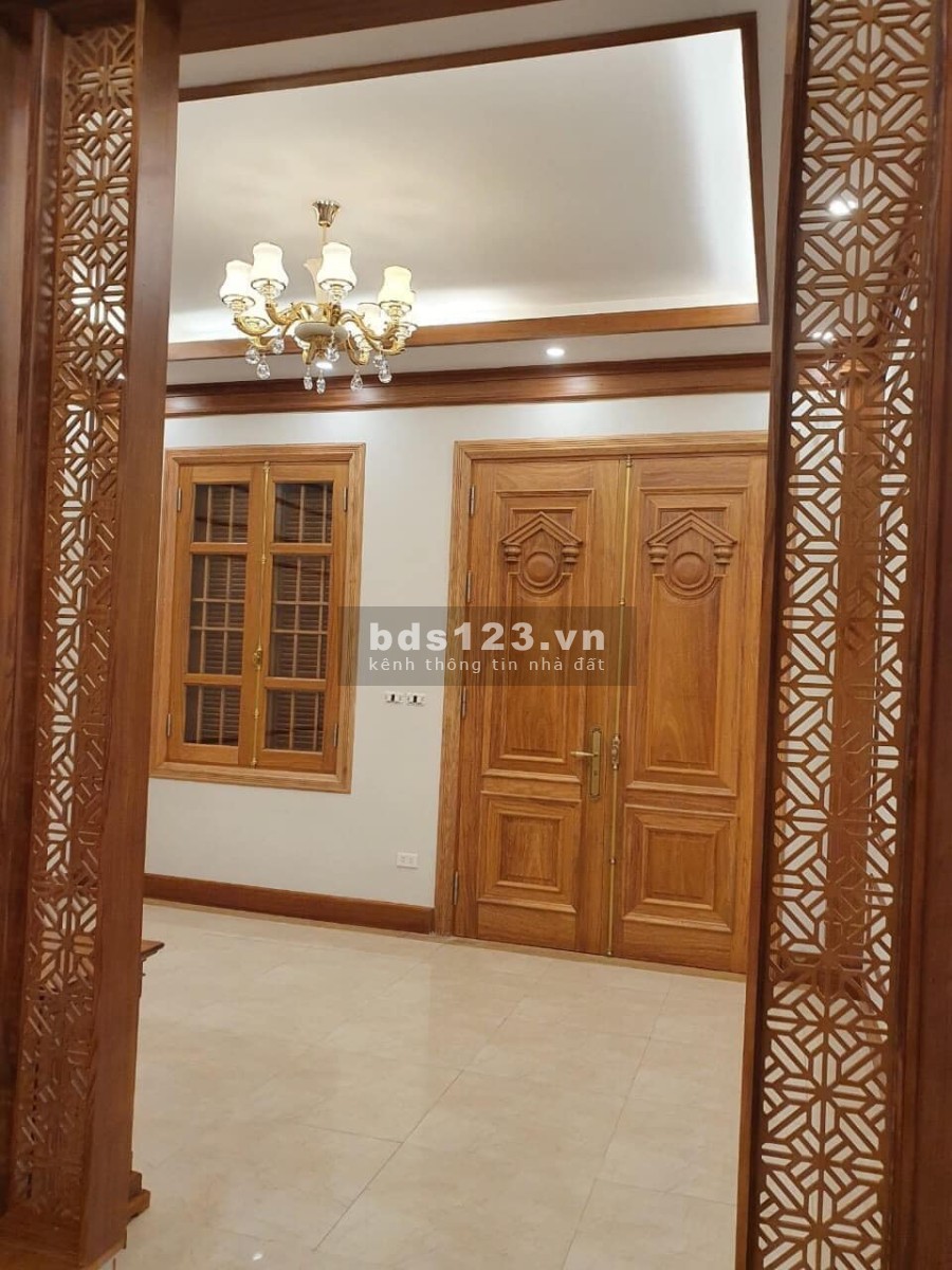 Siêu phẩm Xuân La dt 45m2, nội thất gỗ tự nhiên ô tô đậu trước nhà sổ đỏ chính chủ, thương lượng