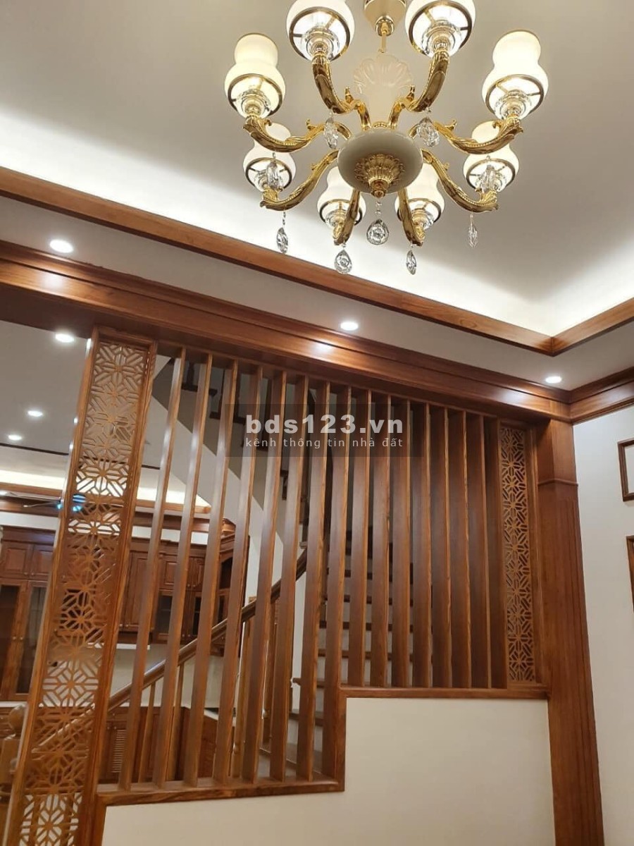 Siêu phẩm Xuân La dt 45m2, nội thất gỗ tự nhiên ô tô đậu trước nhà sổ đỏ chính chủ, thương lượng