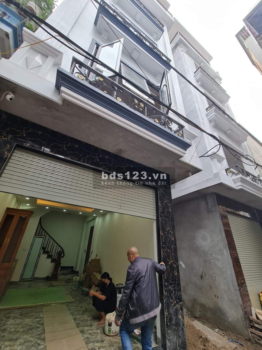 Bán nhà Ngọc Thuỵ dt 32m2, 5 tầng giá 2.45 tỷ nhà dân xây ngay trung tâm lh 0972263245