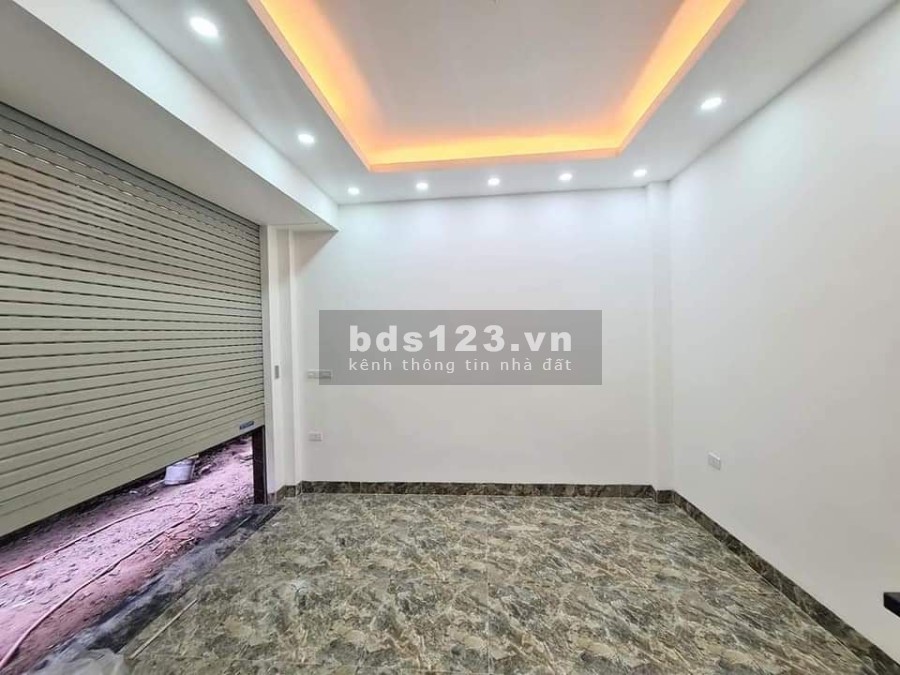 Bán nhà Ngọc Thuỵ dt 32m2, 5 tầng giá 2.45 tỷ nhà dân xây ngay trung tâm lh 0972263245