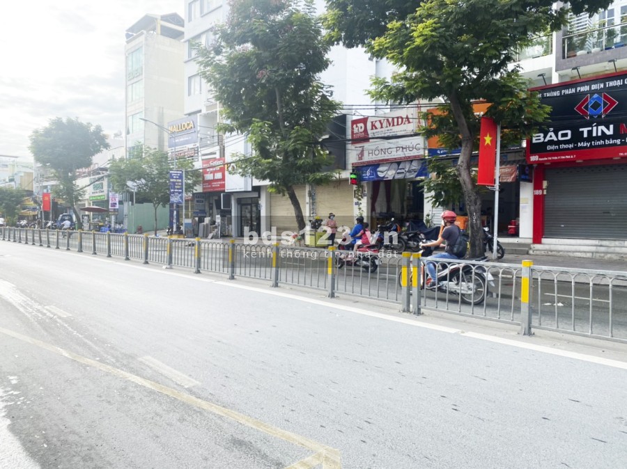 Bán lô đất vị trí đắc địa ngay mặt tiền đường Nguyễn Thị Thập phường Bình Thuận, Quận 7