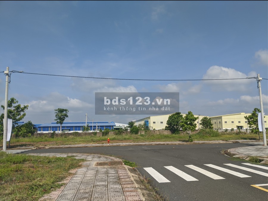 Cạnh khu công nghiệp Bắc Đồng Phú sổ hồng công chứng ngay giá từ 900 triệu. pháp lý đủ