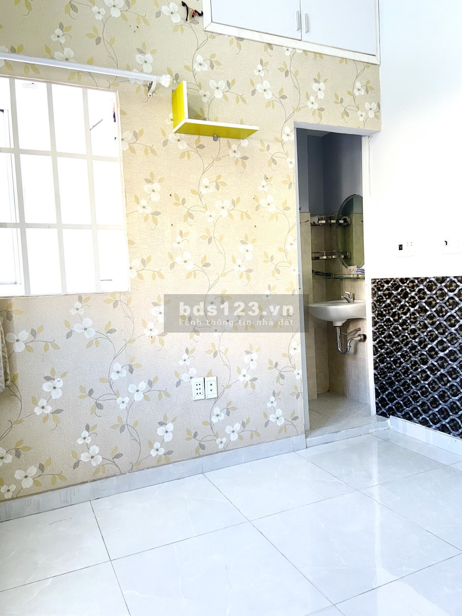Bán nhà nguyên căn gấp 1 trệt, 1 lầu đúc kiên cố hẻm xe ra vào Trần Xuân Soạn, Quận 7