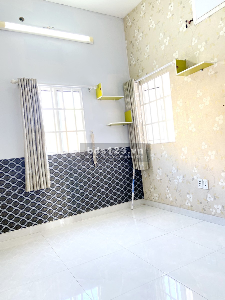 Bán nhà nguyên căn gấp 1 trệt, 1 lầu đúc kiên cố hẻm xe ra vào Trần Xuân Soạn, Quận 7