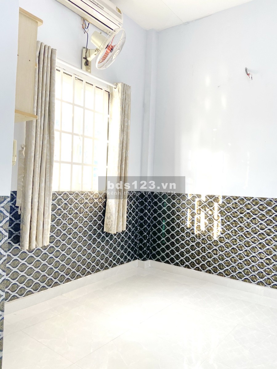 Bán nhà nguyên căn gấp 1 trệt, 1 lầu đúc kiên cố hẻm xe ra vào Trần Xuân Soạn, Quận 7