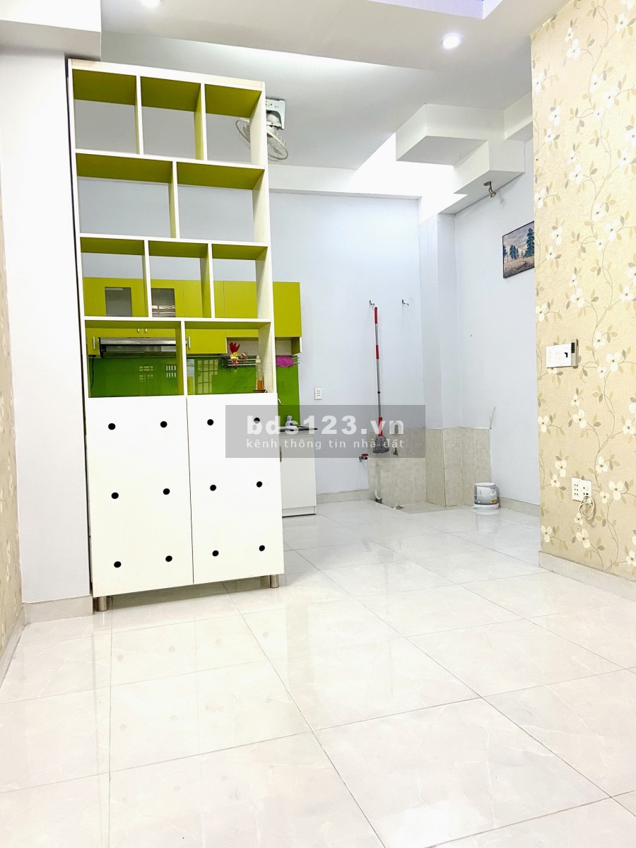 Bán nhà nguyên căn gấp 1 trệt, 1 lầu đúc kiên cố hẻm xe ra vào Trần Xuân Soạn, Quận 7