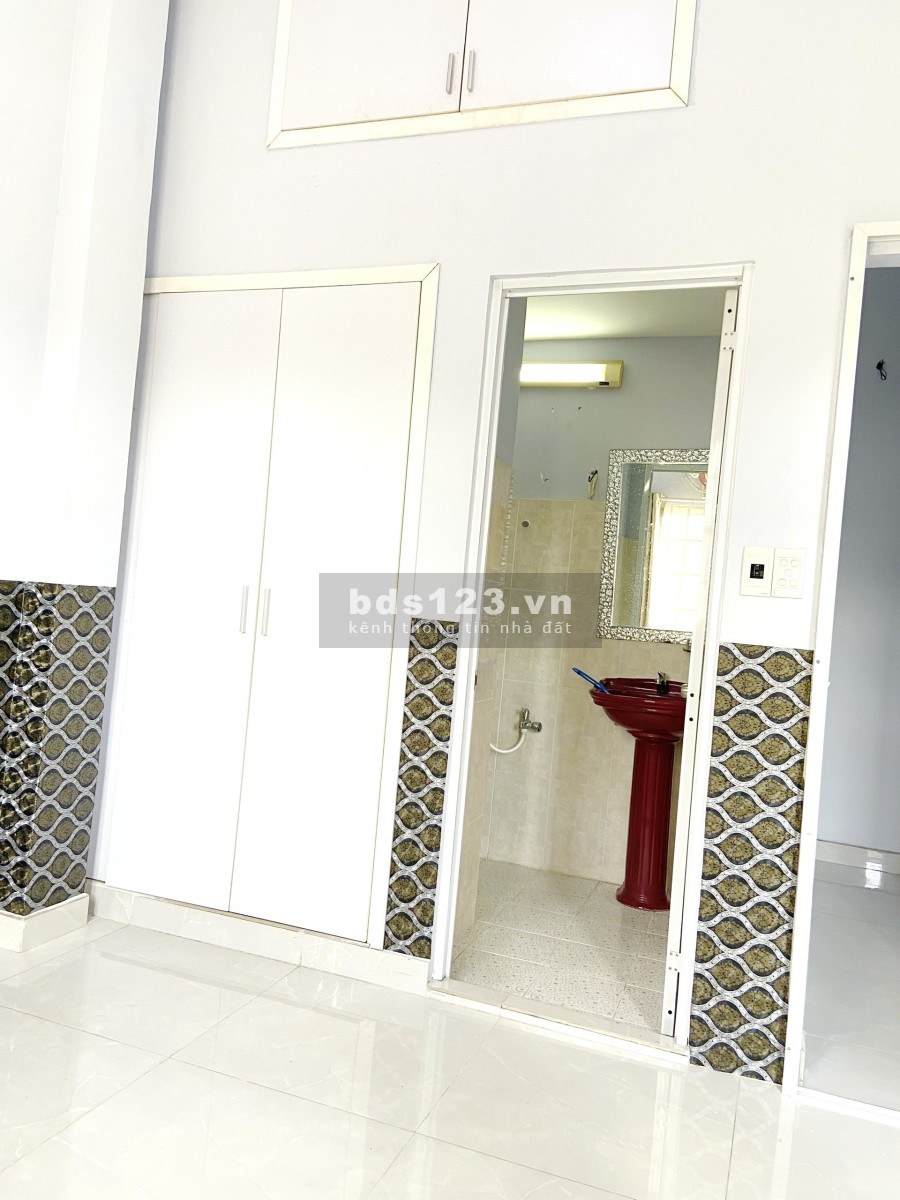 Bán nhà nguyên căn gấp 1 trệt, 1 lầu đúc kiên cố hẻm xe ra vào Trần Xuân Soạn, Quận 7