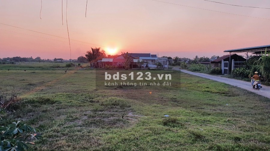 Bán gấp lô đất đường đá xanh gần lộ lớn giá bán 1.789 tỷ, thương lượng, lh 0858925992