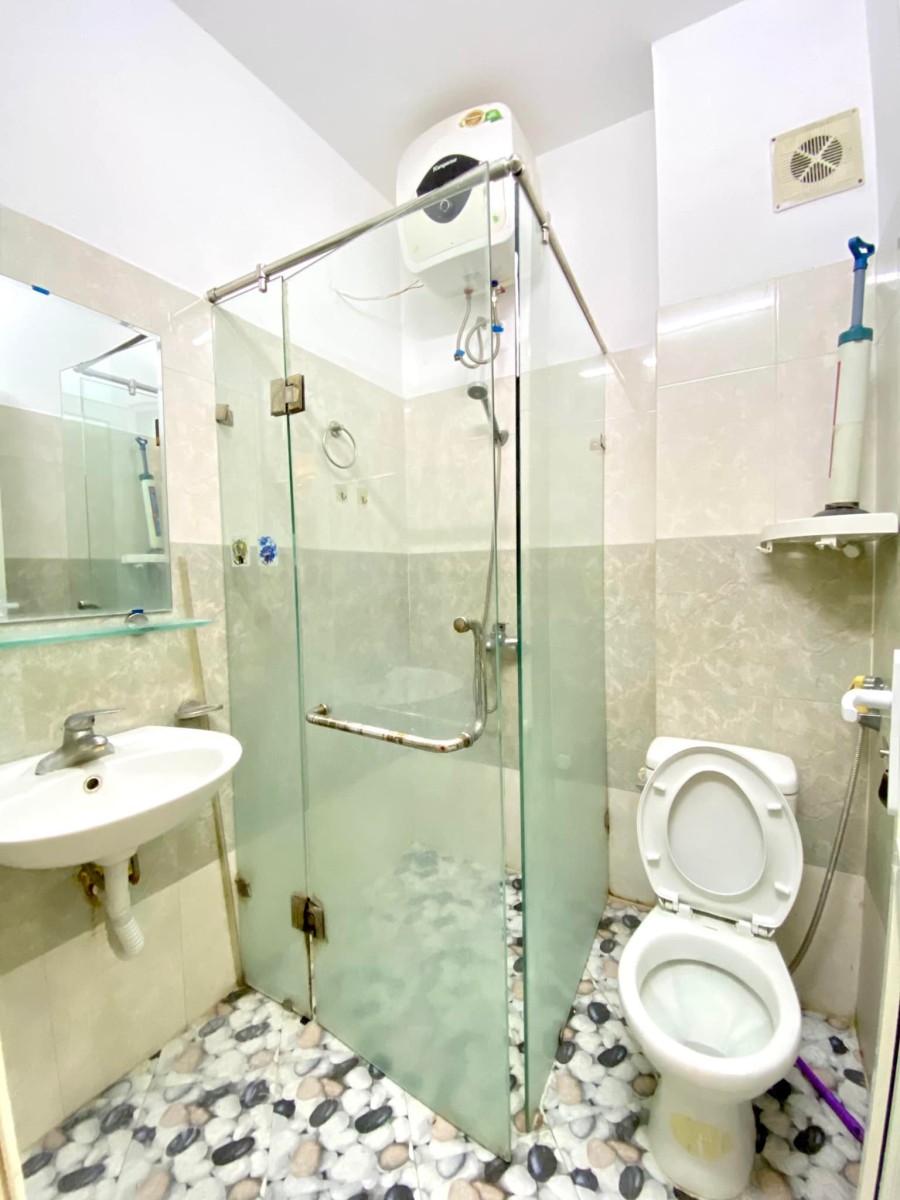 Bán nhà Tam Trinh, giá bán chỉ 2,95 tỷ, lô góc, ba gác đỗ cửa nhà mới, gần phố, vị trí đẹp