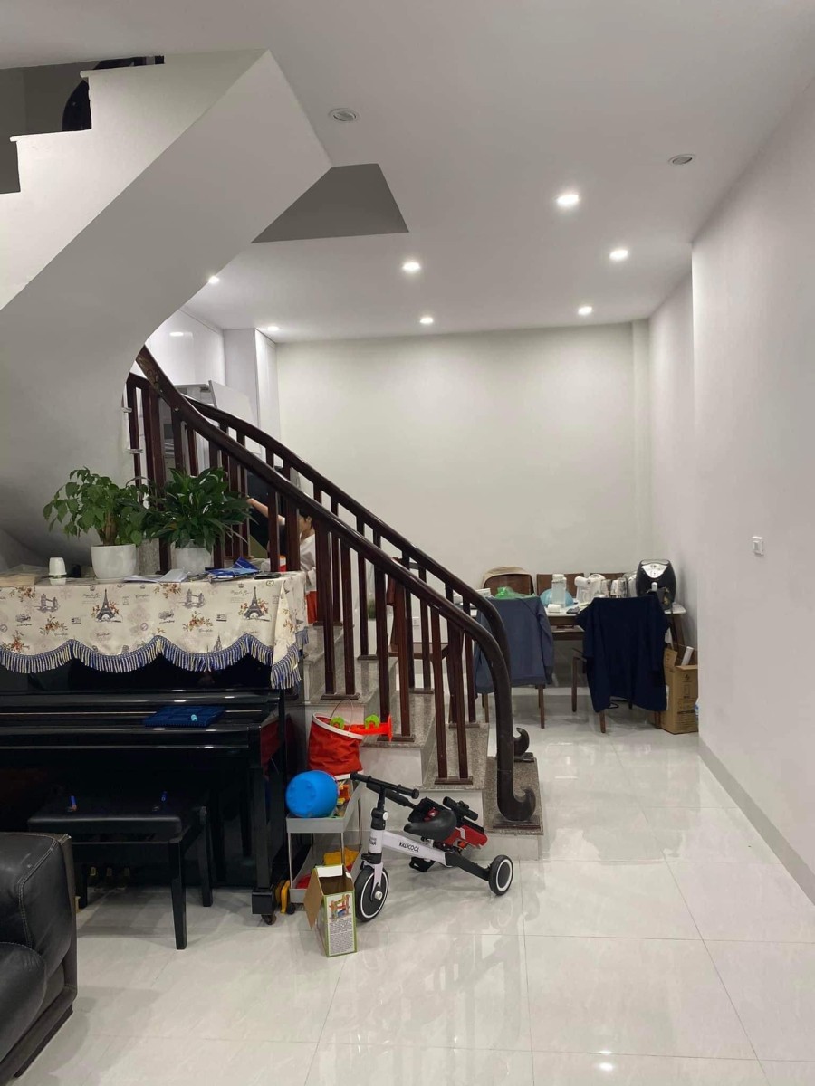 Bán nhà 5 tầng mặt ngõ cách Phố Cầu Giấy 50m, diện tích 39m2 mặt tiền 4,2m 4,5 tỷ