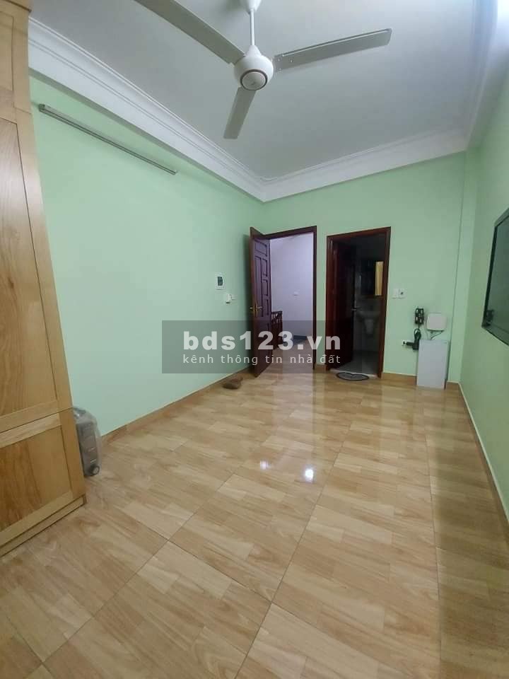 Ô tô đỗ cửa kinh doanh nhà đẹp phố Tam Trinh, dtsd 40m2, giá bán 4.5 tỷ, khu dân trí cao