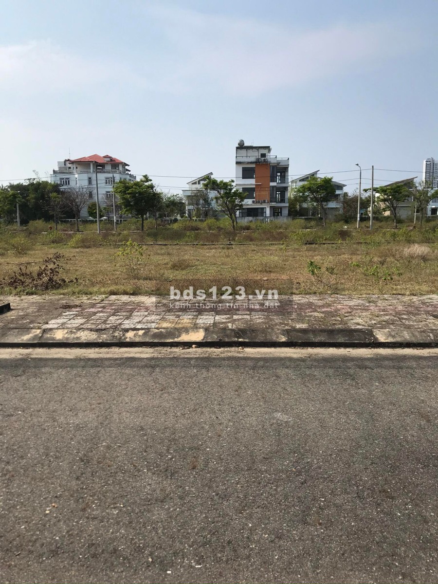 Chính chủ cần bán lô đất Green city, sát sông Cổ Cò, giá 2ty350 dg 7m5, lk19, 0935192035