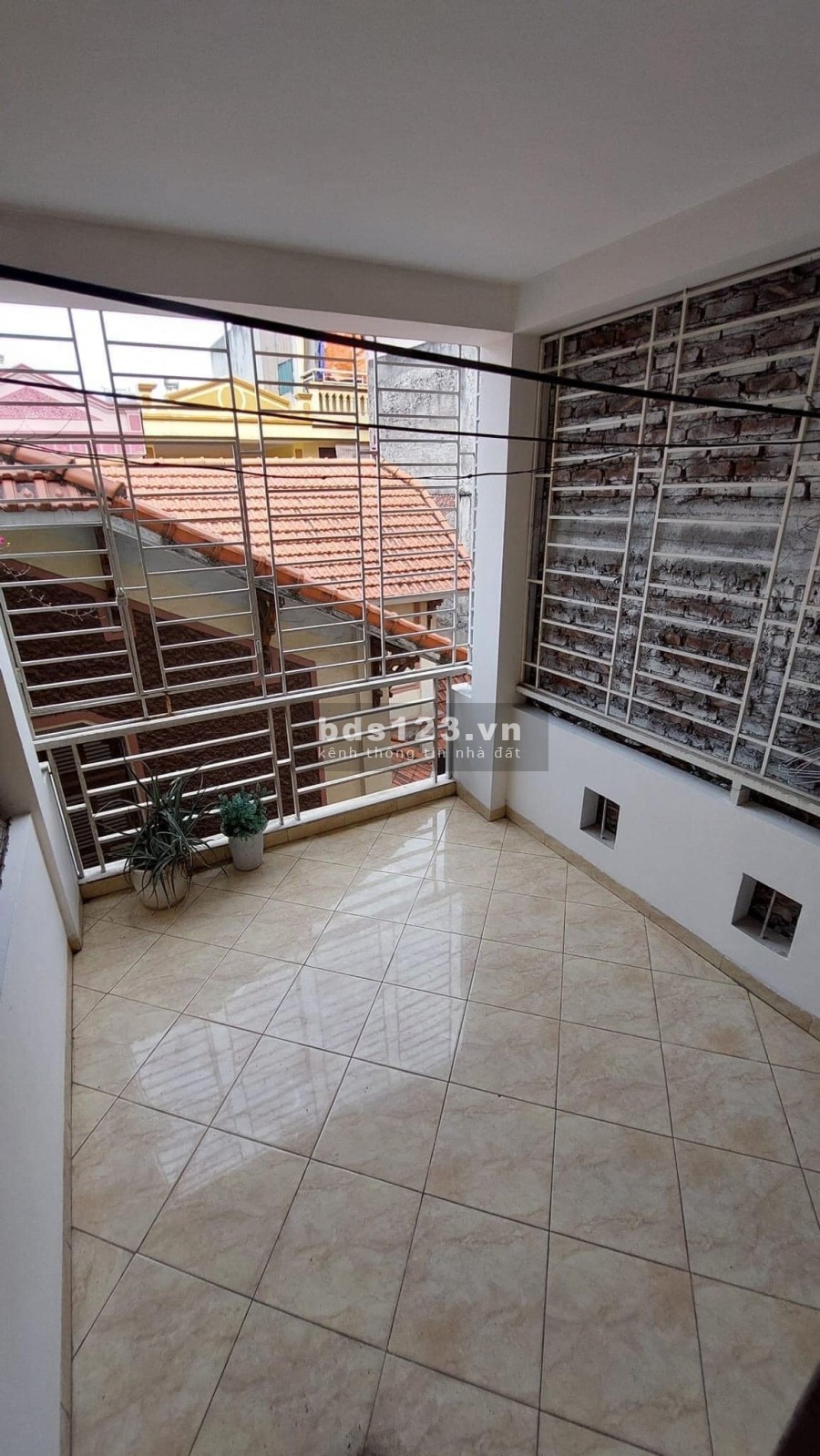 Nhà mới 5 tầng dtsd 40m2, ngõ 43 Trung Kính, Cầu Giấy, ngõ 2.5m, cách ô tô tránh 30m