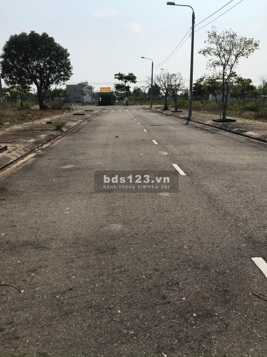 Chính chủ cần bán lô đất Green city, sát sông Cổ Cò, giá 2ty350 dg 7m5, lk19, 0935192035