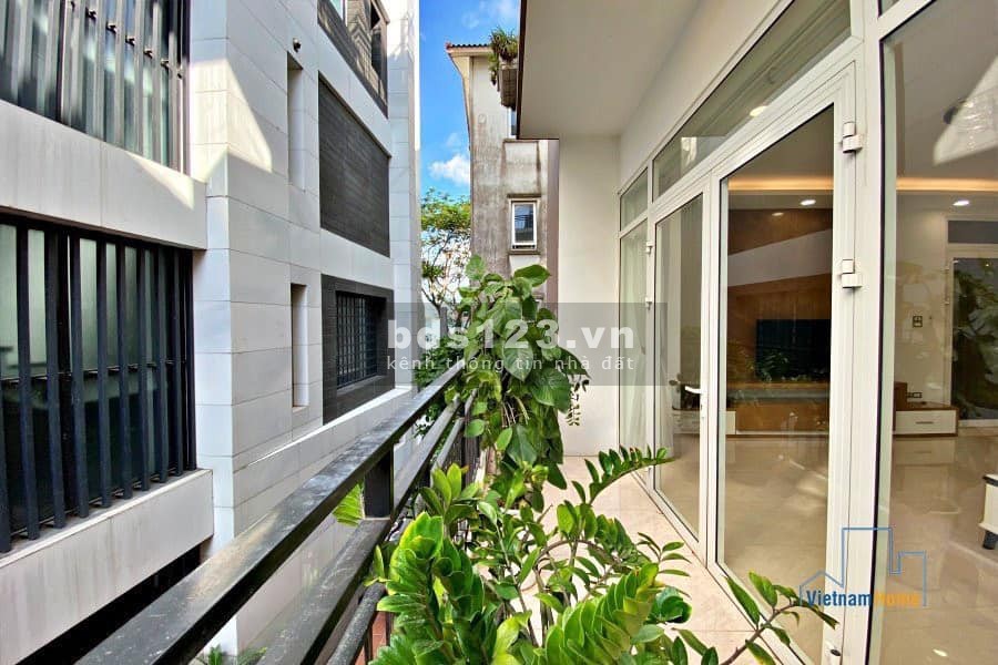 Bán biệt thự Quảng Khánh – Tây Hồ 130M, 5 tầng, mặt tiền 10m, giá bán chỉ 54 tỷ.