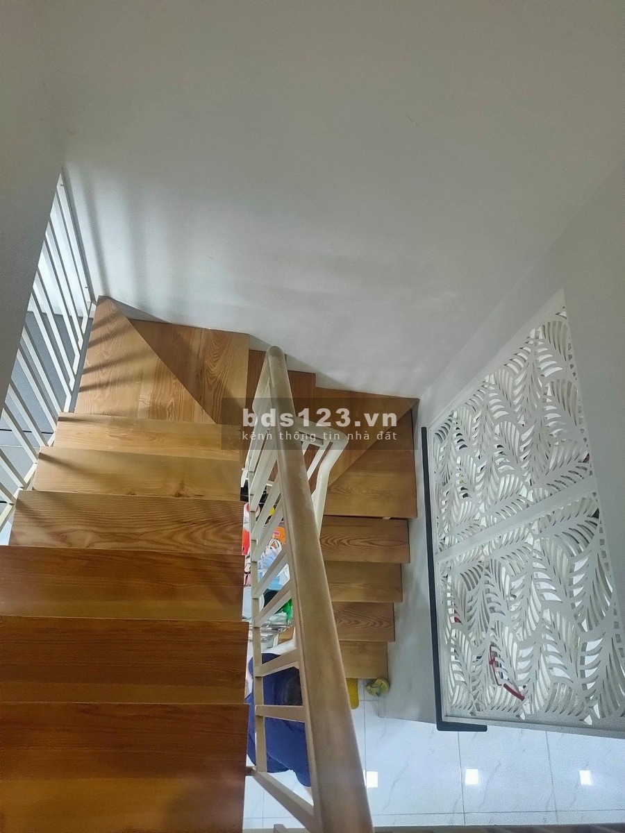 Bán nhà nguyên căn dường Lý Chính Thắng trung tâm Quận 3, dtsd 40m2, hẻm 3 gác giá 5.9 tỷ