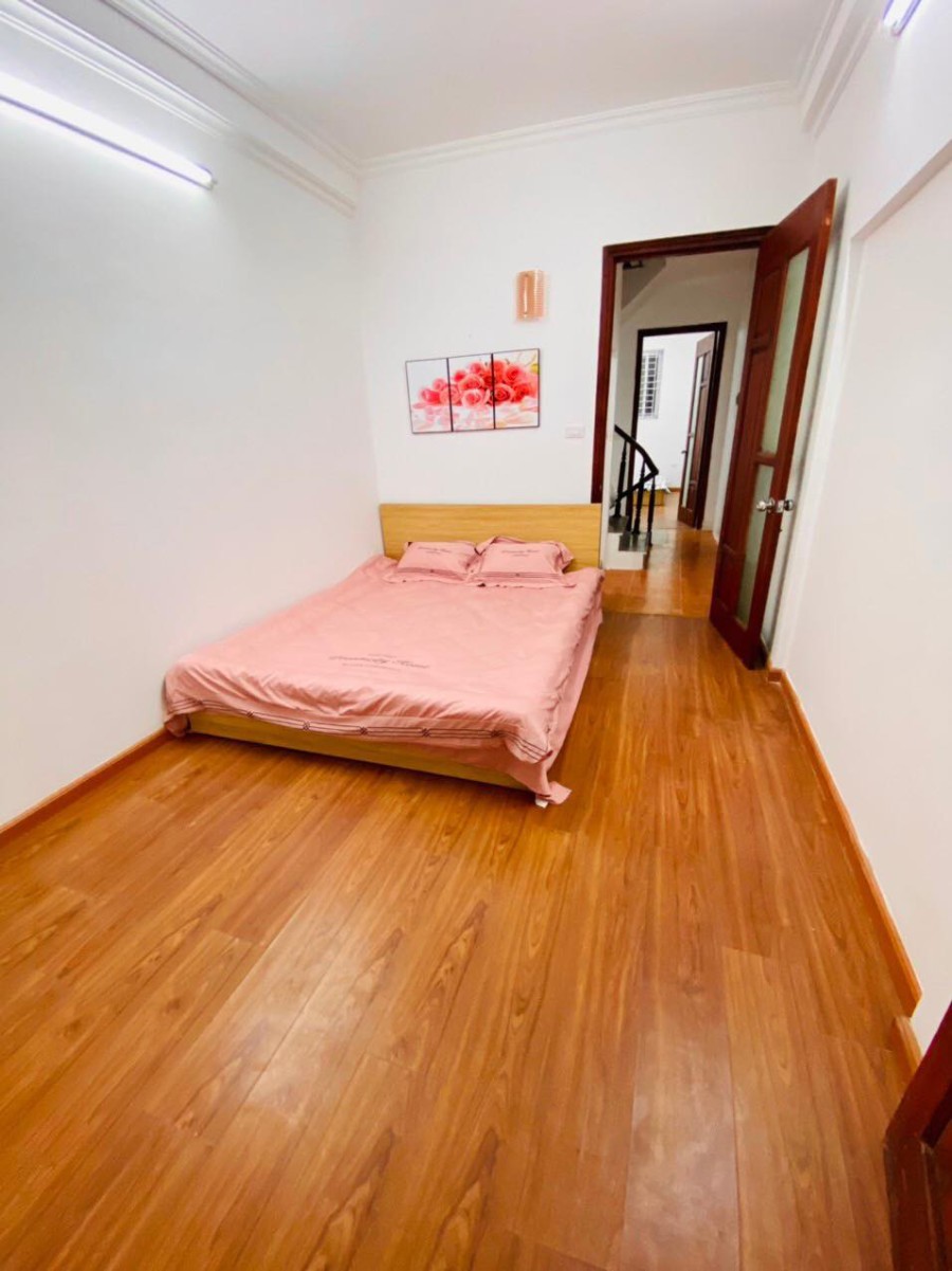 Bán nhà nguyên căn đẹp ngõ thông ô tô đỗ Thanh Xuân, dtsd 34m2, 5 tầng, mt 3.2m, giá 4x tỷ