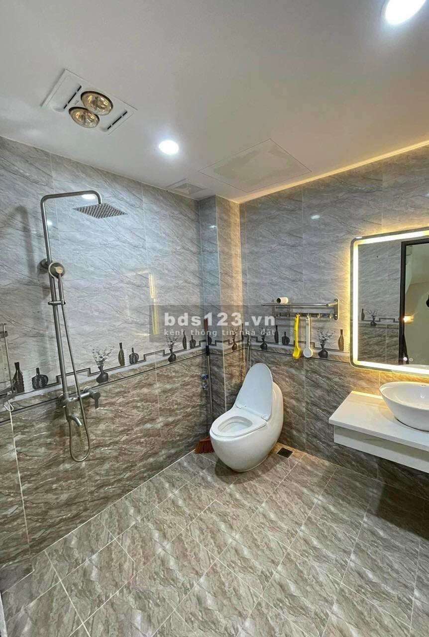 Bán đất tặng nhà nguyên căn Bùi Xương Trạch Thanh Xuân 37m2 * 4 tầng, mặt tiền 5.8m
