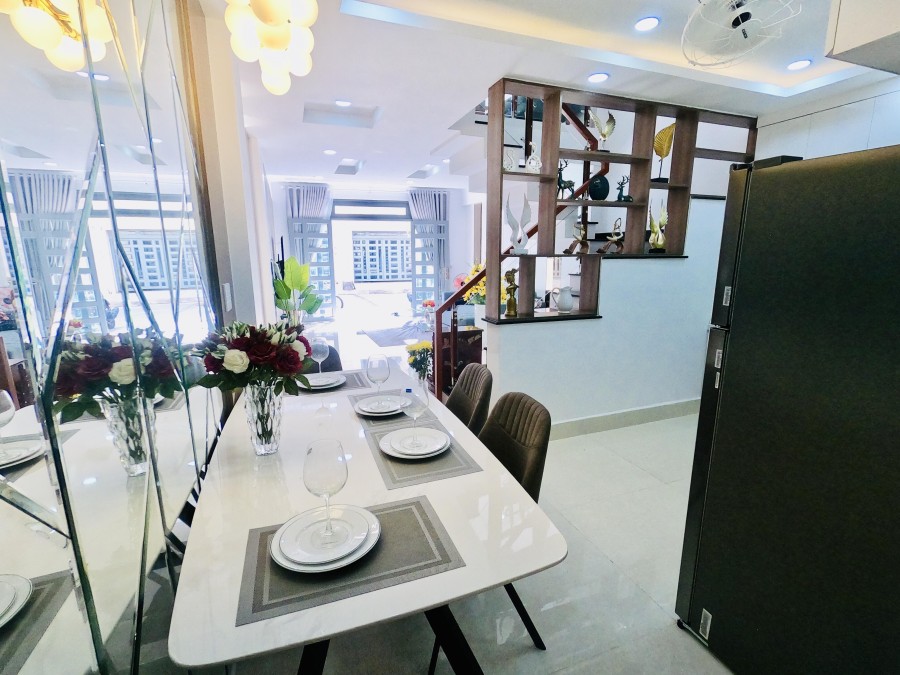 Nhà trệt 3 lầu cuối Nguyễn Oanh, Quận Gò Vấp, diện tích 4.5x15m, giá bán chỉ 4.8 tỷ tl