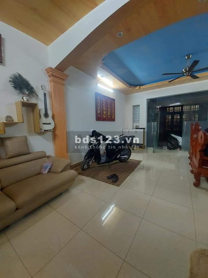 Ô tô đỗ cửa kinh doanh nhà đẹp phố Tam Trinh, dtsd 40m2, giá bán 4.5 tỷ, khu dân trí cao