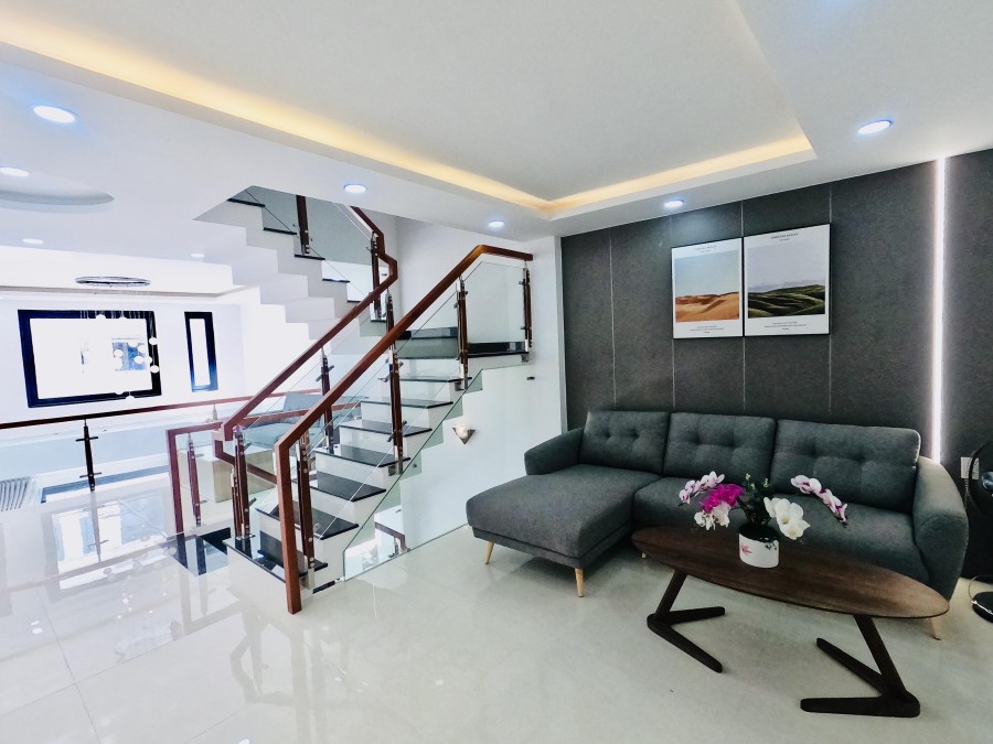 Nhà trệt 3 lầu cuối Nguyễn Oanh, Quận Gò Vấp, diện tích 4.5x15m, giá bán chỉ 4.8 tỷ tl