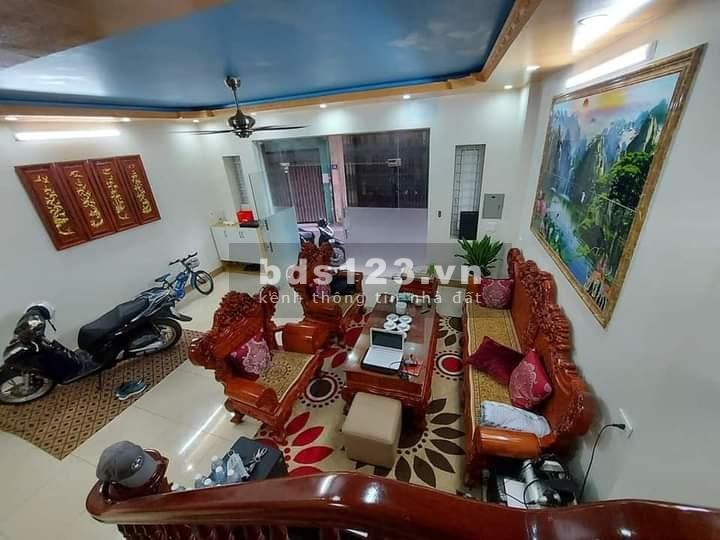 Ô tô đỗ cửa kinh doanh nhà đẹp phố Tam Trinh, dtsd 40m2, giá bán 4.5 tỷ, khu dân trí cao