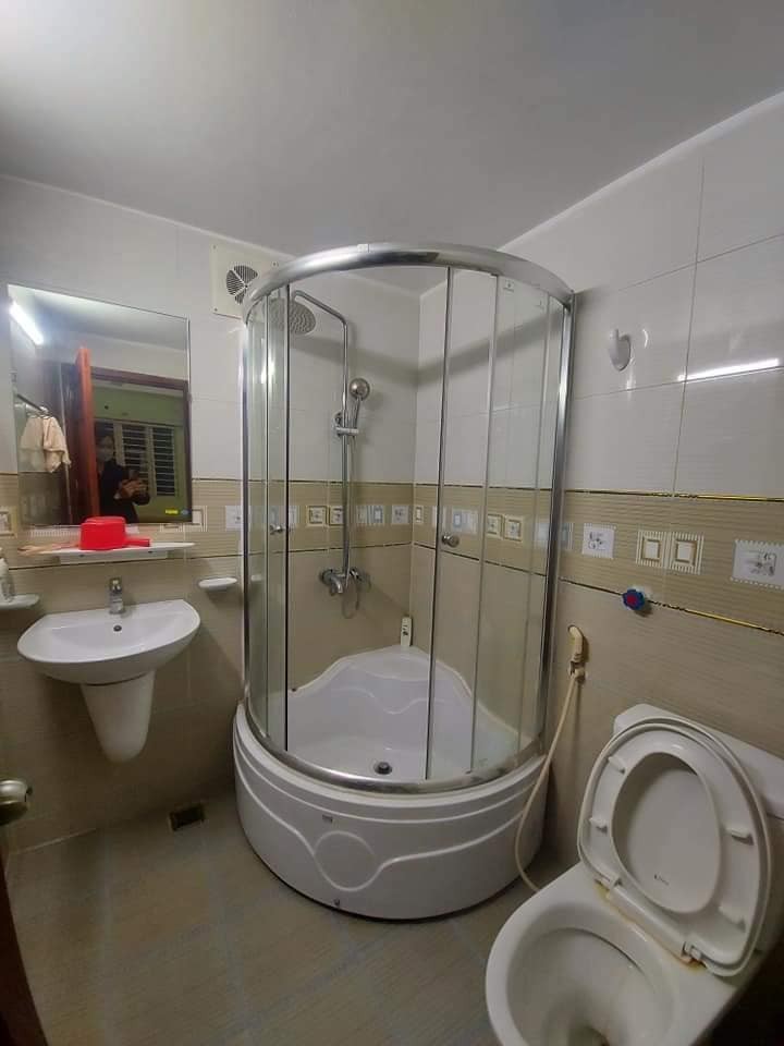 Cần bán nhanh, mặt ngõ Trương định, 40m2, 5 tầng, MT 5.8m, giá chỉ 6,65 tỷ, kinh doanh tốt
