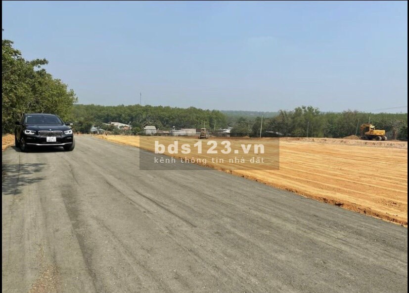 Cần bán lô đất dtsd 1100m2 mặt tiền 12m ( bao lên thỏi cư ) liên hệ 0814964946