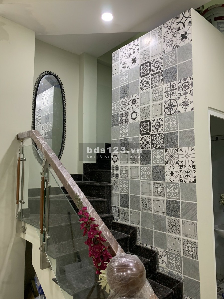 Nhà Bán Đường Lý Chính Thắng Quận 3, 4x8m, 3 tầng, 2 mặt hẻm thông thoáng khu trung tâm