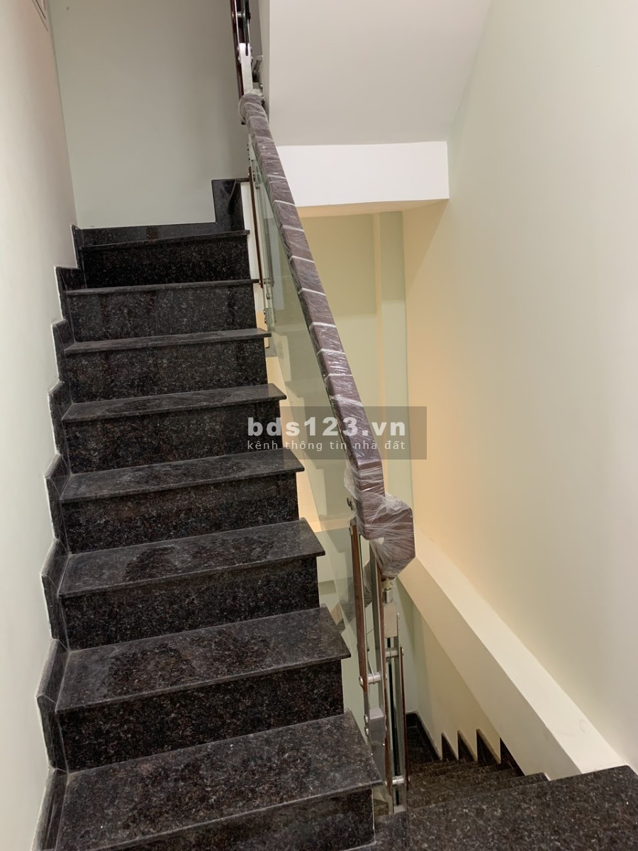 Nhà Bán Đường Lý Chính Thắng Quận 3, 4x8m, 3 tầng, 2 mặt hẻm thông thoáng khu trung tâm