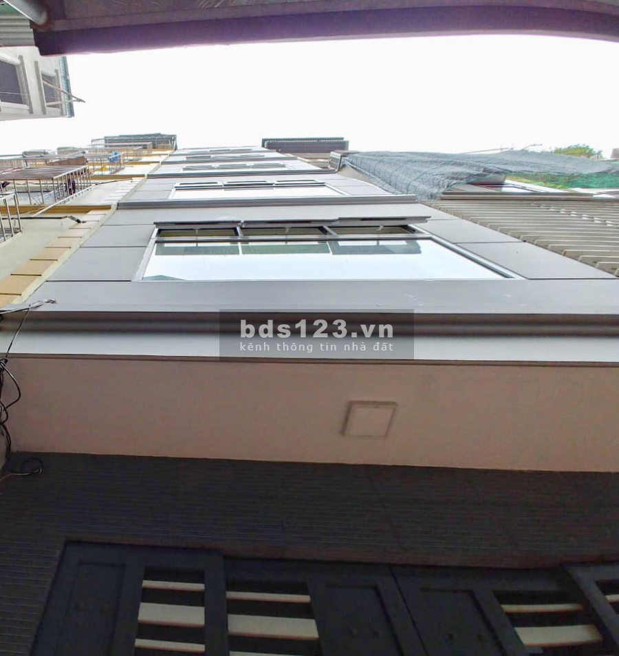 Nhà mới 5 tầng dtsd 40m2, ngõ 43 Trung Kính, Cầu Giấy, ngõ 2.5m, cách ô tô tránh 30m