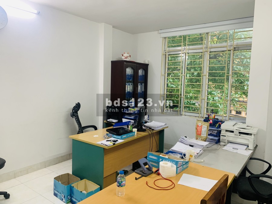 Cho thuê văn phòng tại Bùi Huy Bích Quận Hoàng Mai, đúc kiên cố 4 tầng, tiện ích đủ