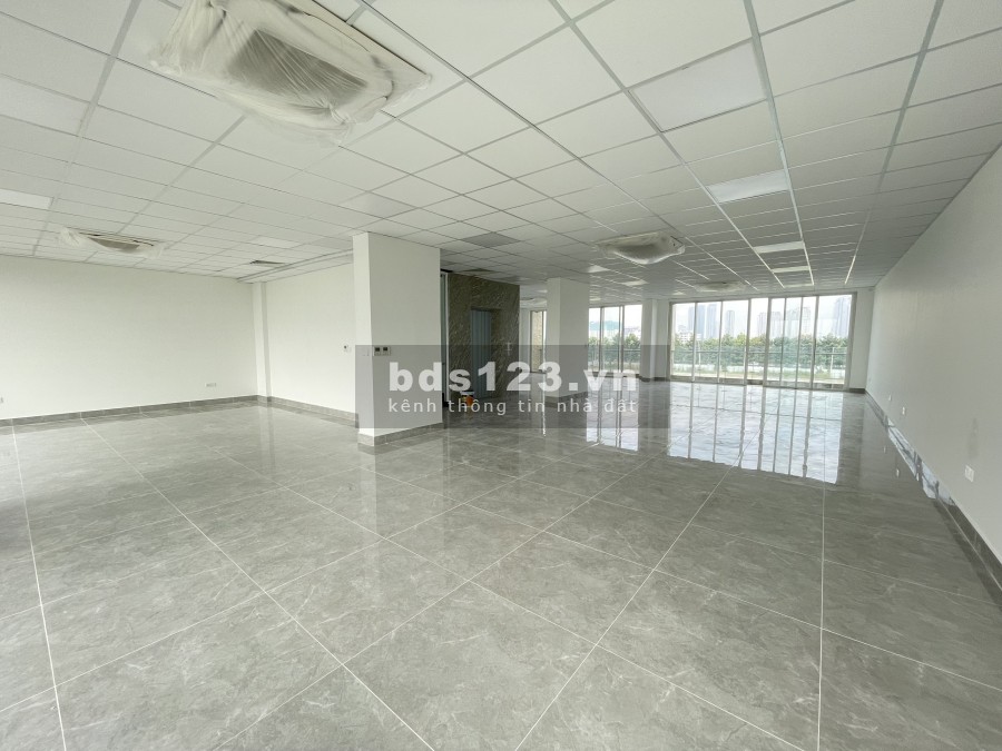 Cho thuê cặp shophouse Saritown. Đã hoàn thiện có thang máy.