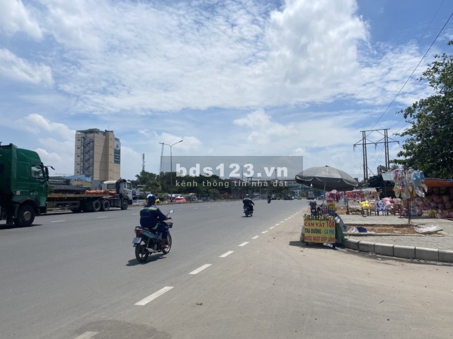 Cho thuê mặt bằng 120m2 gần KXC Tân Thuận 18 triệu/tháng