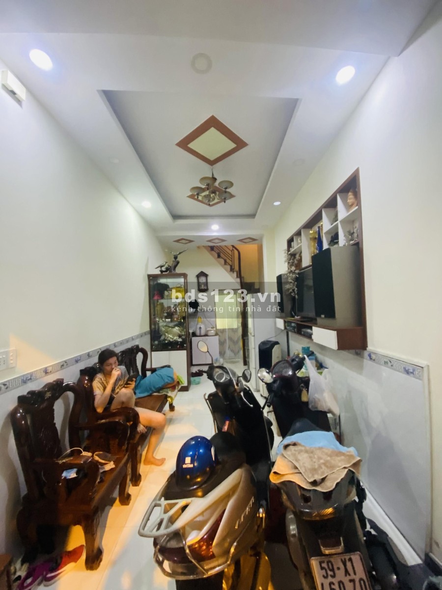 Bán nhà 1 sẹc, Hương lộ 2, Bình Tân, 4 tầng, 4 PN, 4 WC, 27m2, mới đẹp vào ở ngay, chỉ 2.3 tỷ