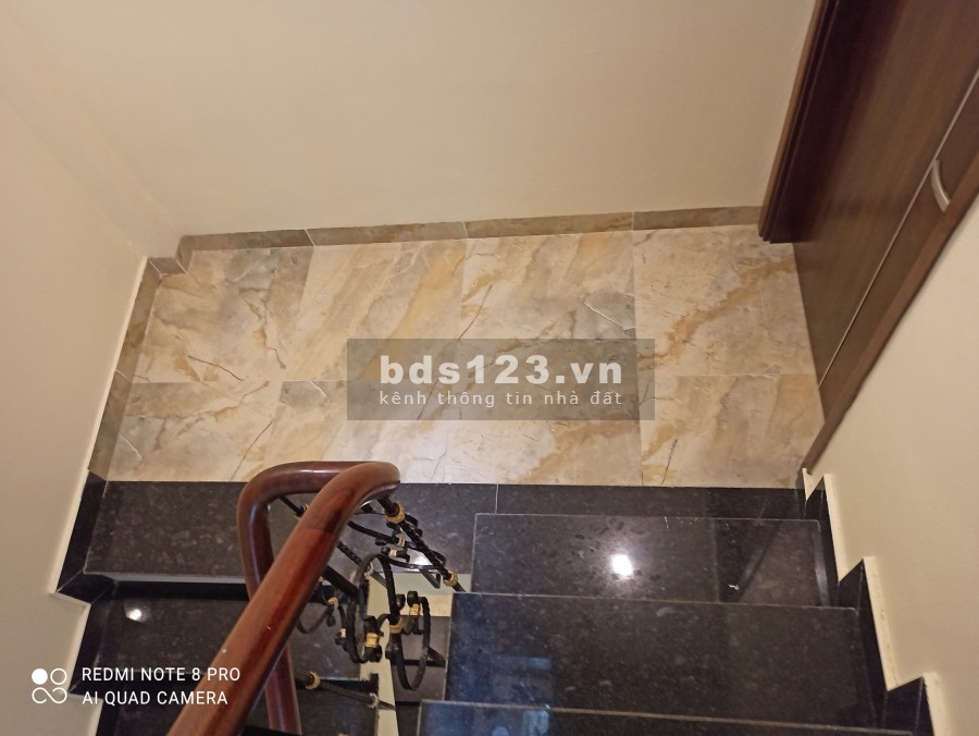 Bán nhà Ngọc Thuỵ lô góc thoáng sáng, ô tô đỗ cửa ngõ rộng, dtsd 30m2, gía 3.65 tỷ