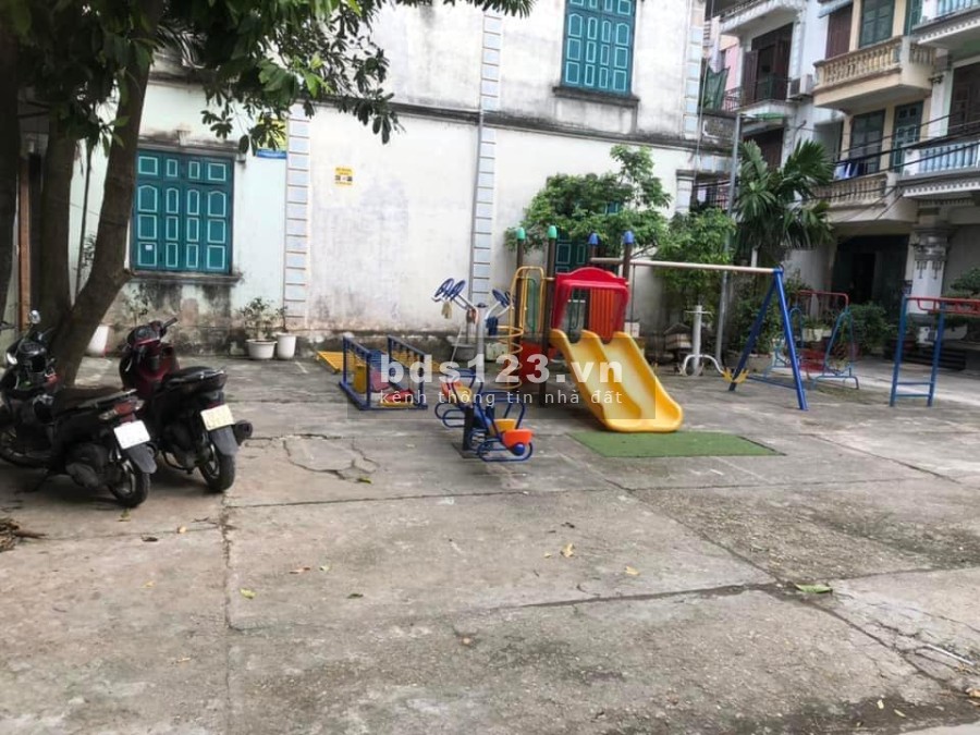 Đang cần tiền nên bán gấp căn nhà 52m2, nhà 3 tầng, mặt tiền lớn 3.8m, giá 5.4 tỷ