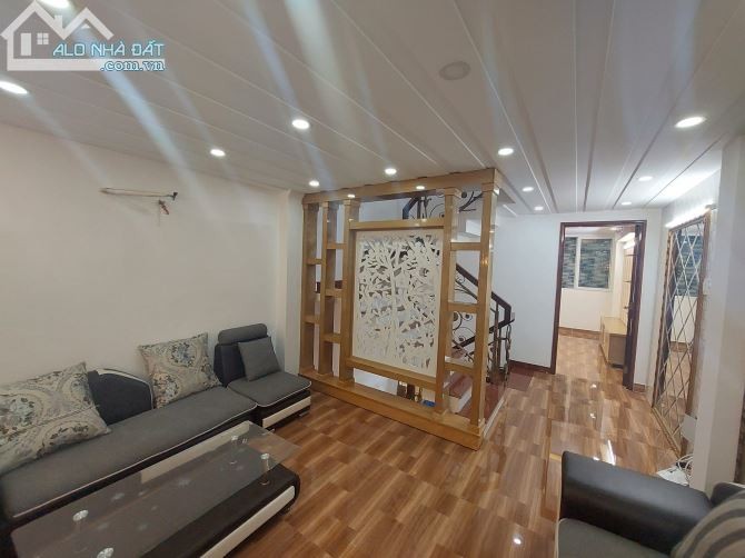 Hẻm xe hơi giáp Tân Bình khu phân lô tặng nội thất dtsd 56m2, 5 tầng đúc, nhỉnh 6 tỷ